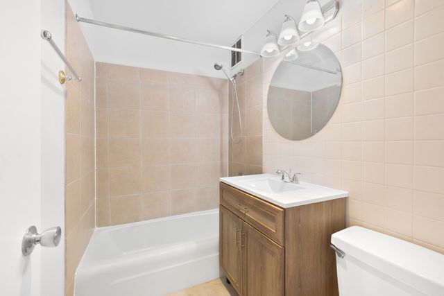 655 W Irving Park Road 1114, Chicago, IL 60613