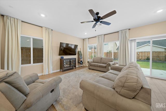 8905 Royston Drive, Shafter, CA 93263