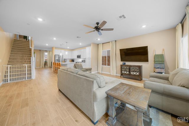 8905 Royston Drive, Shafter, CA 93263