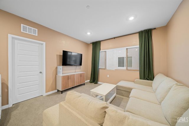 8905 Royston Drive, Shafter, CA 93263