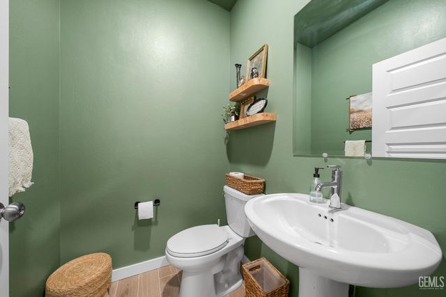 8905 Royston Drive, Shafter, CA 93263