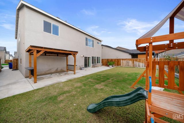 8905 Royston Drive, Shafter, CA 93263