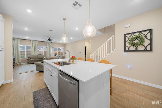 8905 Royston Drive, Shafter, CA 93263