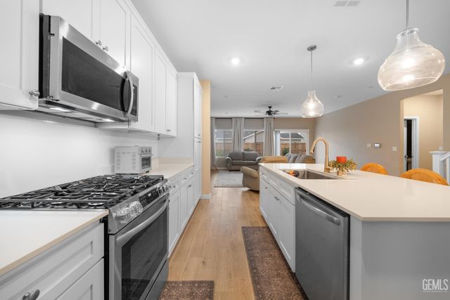 8905 Royston Drive, Shafter, CA 93263