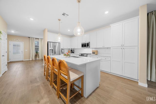 8905 Royston Drive, Shafter, CA 93263