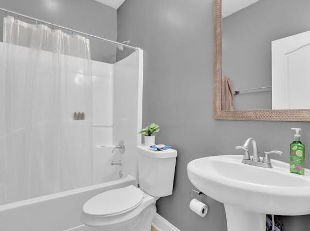 1960 Sterling Oaks Circle NE, Atlanta, GA 30319