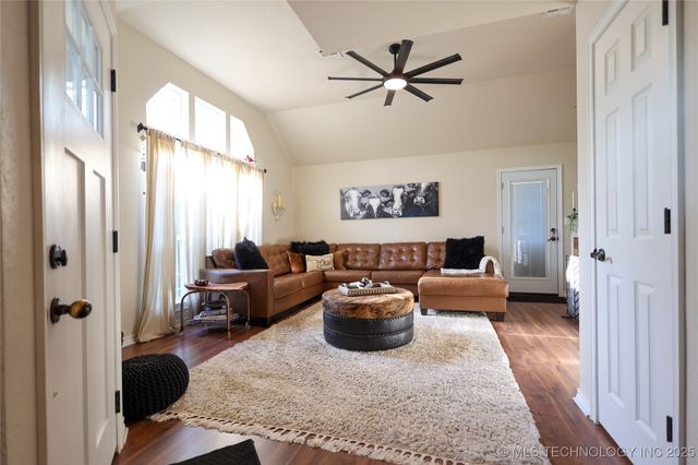 3012 Comanche, Sulphur, OK 73086