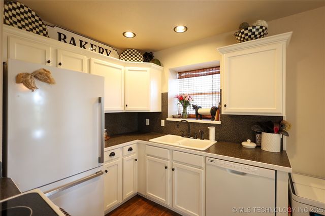 3012 Comanche, Sulphur, OK 73086