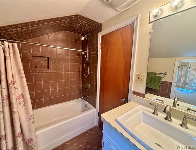 349 Maynard Dr, Amherst, NY 14226