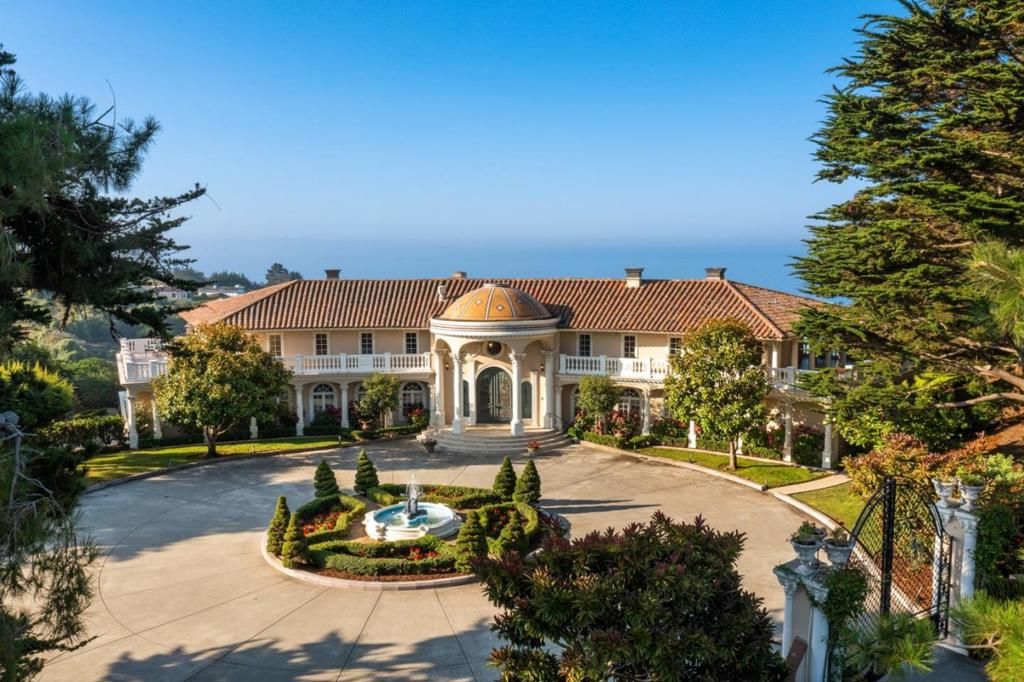 Image 11 of property listing at 112 Holiday Drive, La Selva Beach, CA 95076