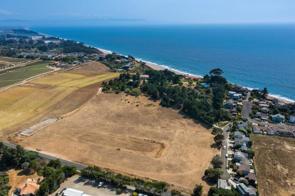 Image 18 of property listing at 112 Holiday Drive, La Selva Beach, CA 95076