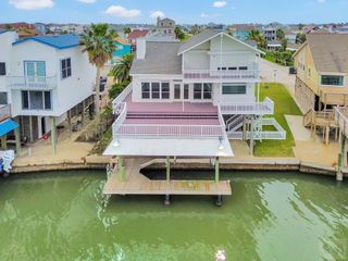 301 Isles End Road, Tiki Island, TX 77554