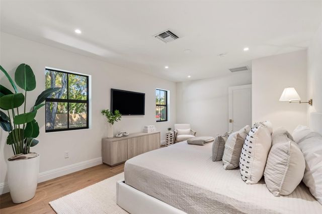 2100 Lake Avenue, West Palm Beach, FL 33401