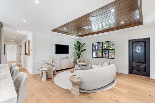 2100 Lake Avenue, West Palm Beach, FL 33401