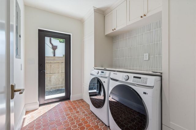 2100 Lake Avenue, West Palm Beach, FL 33401