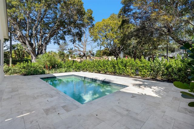 2100 Lake Avenue, West Palm Beach, FL 33401