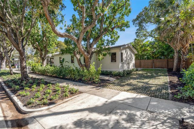 2100 Lake Avenue, West Palm Beach, FL 33401