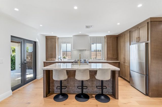 2100 Lake Avenue, West Palm Beach, FL 33401