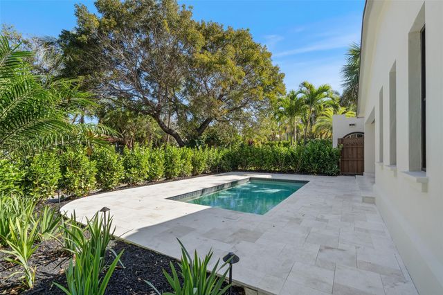 2100 Lake Avenue, West Palm Beach, FL 33401