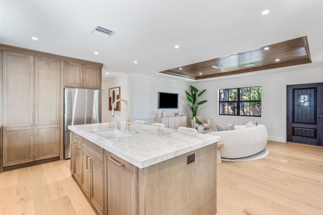 2100 Lake Avenue, West Palm Beach, FL 33401