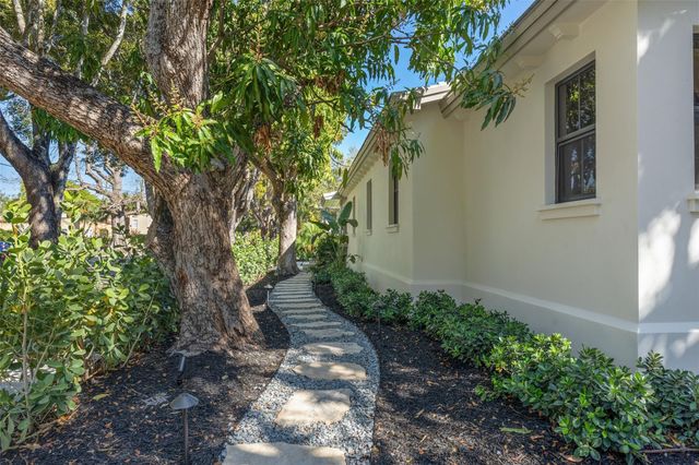 2100 Lake Avenue, West Palm Beach, FL 33401