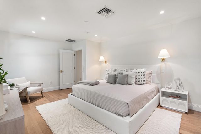 2100 Lake Avenue, West Palm Beach, FL 33401