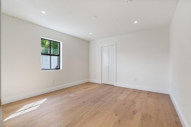 2100 Lake Avenue, West Palm Beach, FL 33401