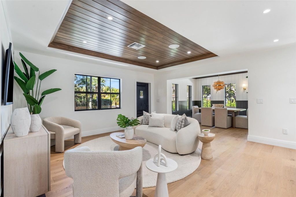 2100 Lake Avenue, West Palm Beach, FL 33401