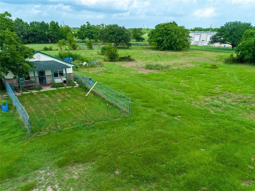7525 Sanders Road, Rosharon, TX 77583