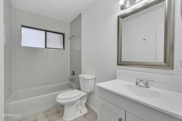 3700 LA LUZ Avenue, B, El Paso, TX 79903