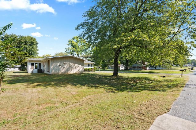 156 W 3rd Avenue, Calvert City, KY 42029