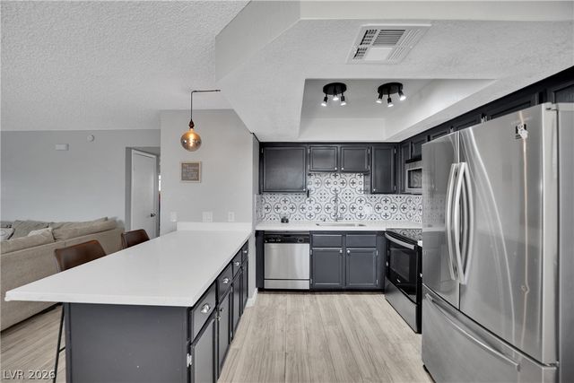 7937 Diamond Rock Way 202, Las Vegas, NV 89128