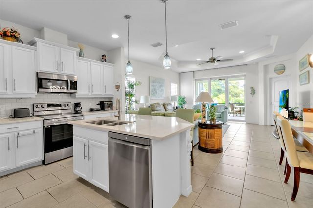 7004 VISTA BELLA DRIVE, Bradenton, FL 34209