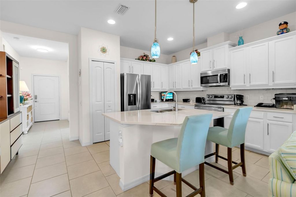 Image 17 of property listing at 7004 VISTA BELLA DRIVE, Bradenton, FL 34209