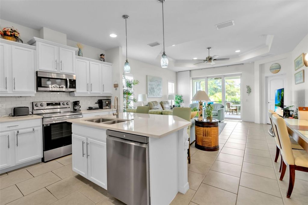 Image 18 of property listing at 7004 VISTA BELLA DRIVE, Bradenton, FL 34209