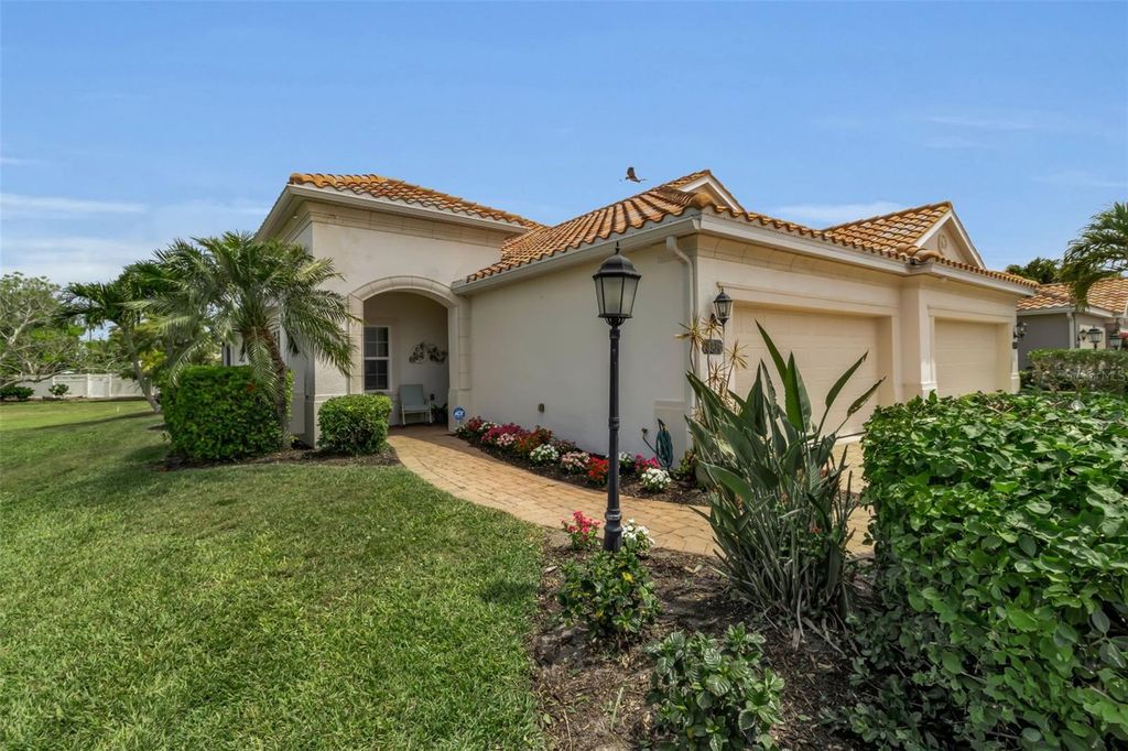 Image 10 of property listing at 7004 VISTA BELLA DRIVE, Bradenton, FL 34209