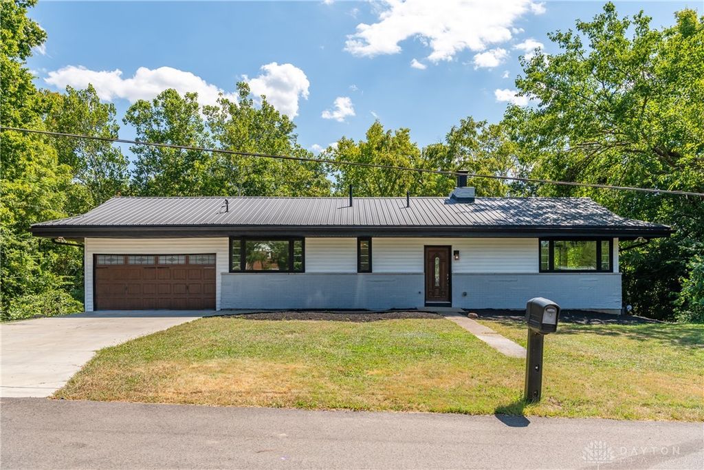 1232 Hollyhill Drive, Miamisburg, OH 45342