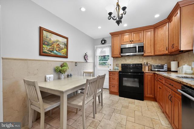 112 WALNUT HILL LN, Havertown, PA 19083