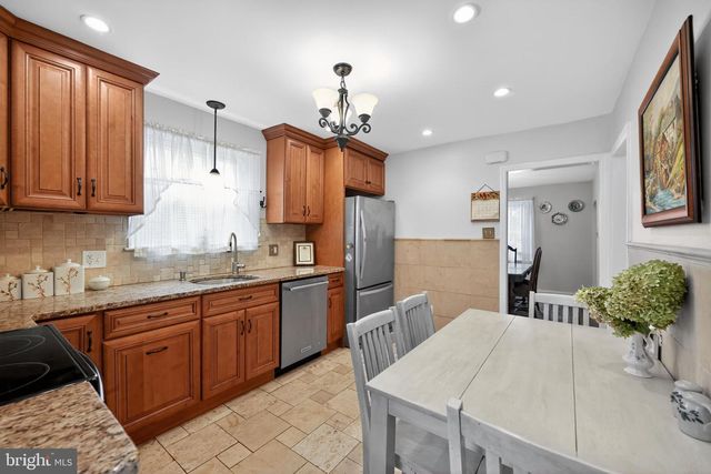 112 WALNUT HILL LN, Havertown, PA 19083