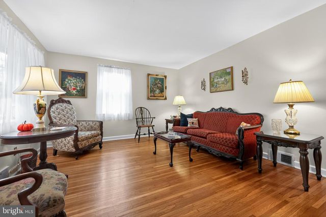 112 WALNUT HILL LN, Havertown, PA 19083