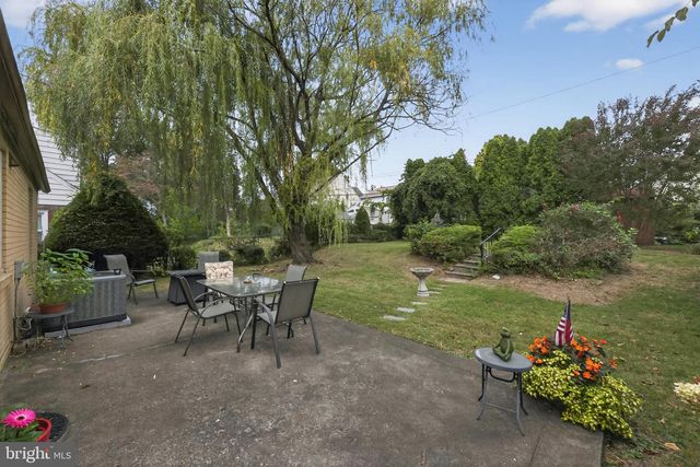 112 WALNUT HILL LN, Havertown, PA 19083