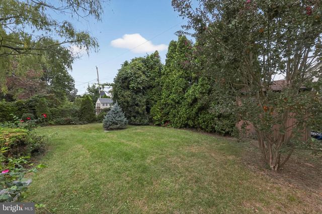 112 WALNUT HILL LN, Havertown, PA 19083