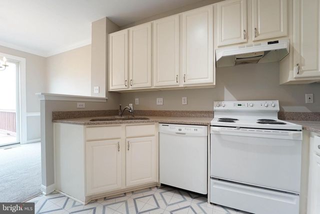 10 PEPPERDINE CIR, Baltimore, MD 21228