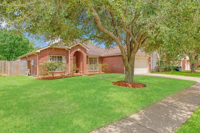 2210 Elm Forest Drive, Pearland, TX 77584