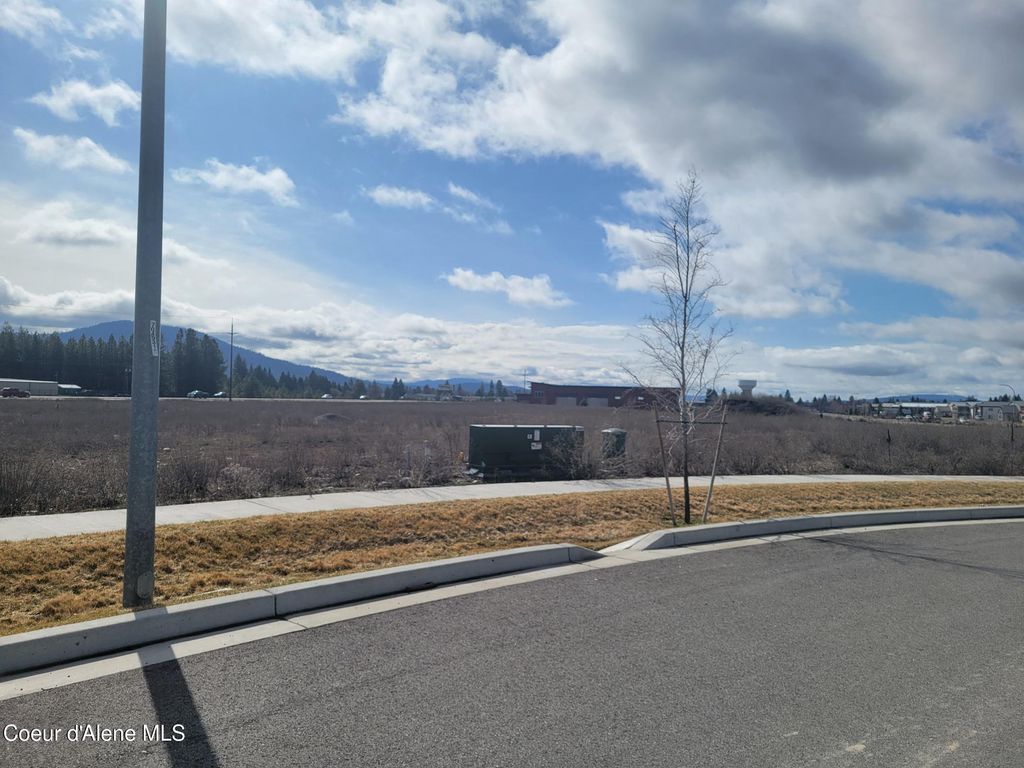 784 W FRYEBURG AVE, Hayden, ID 83835 photo 4