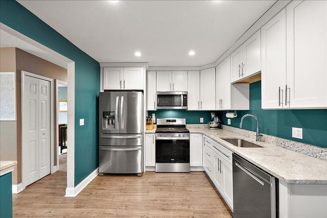 15621 Cox Street, Clinton Township, MI 48038