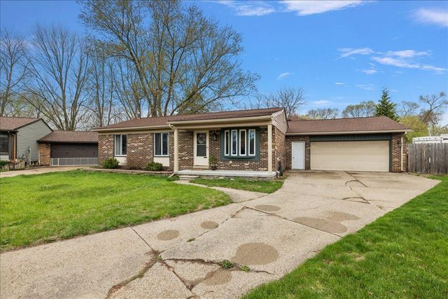 15621 Cox Street, Clinton Township, MI 48038