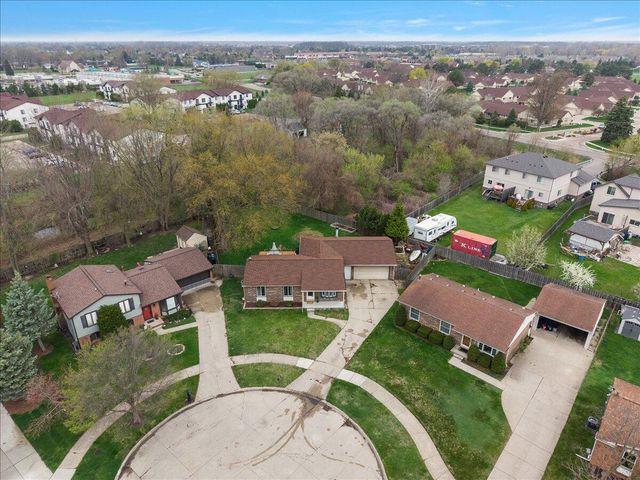 15621 Cox Street, Clinton Township, MI 48038