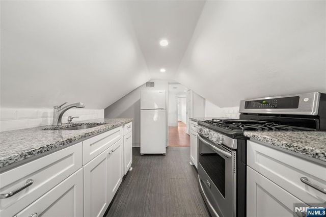 4 Francis Place 2, Montclair, NJ 07042