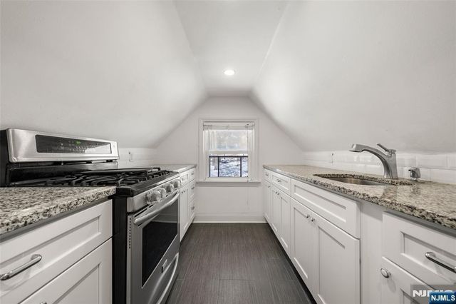 4 Francis Place 2, Montclair, NJ 07042